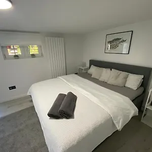 https://2-zimmer-mit-gemtlichen-kingsizebett-und-58tv.hannover-hotel.net